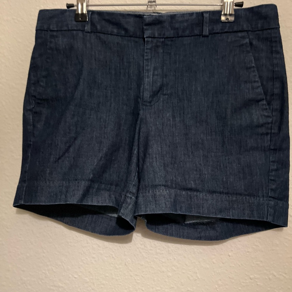 #561 Banana Republic Classic Navy Women's Shorts size 4